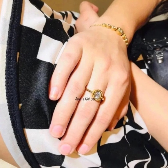 $89 Michael Kors Gold-Tone Solitaire Logo Ring size 8 - Picture 2 of 5